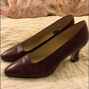 Nine West Crimson Red Leather kitten heel size 8